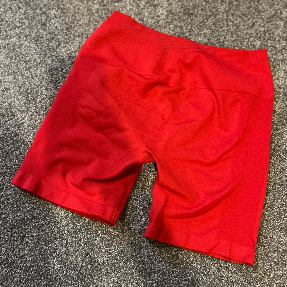 Aurola Seamless Scrunch Shorts